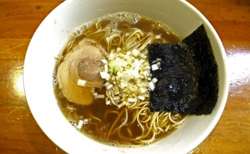 雑味ナシの煮干系！脇役に動物系、野菜を使用した出汁は徹底した配合と温度管理で極上の一杯を実現『煮干しそば 暁』