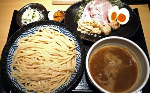 会長大絶賛！山岸氏を「参った」と言わせた魚介豚骨鶏ガラスープのつけ麺『つけ麺 道』