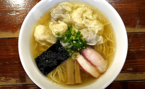 絶品プリプリワンタン！完成度が非常に高い黄金色の白だしスープの一杯『支那そば 八雲』