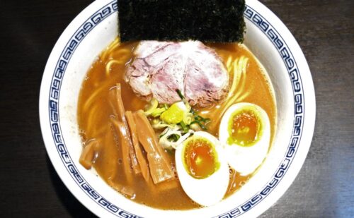 渋谷で1日４時間の営業！天然素材の旨味を生かした豚骨・鶏・魚介スープに女性にも大人気『らーめん はやし』